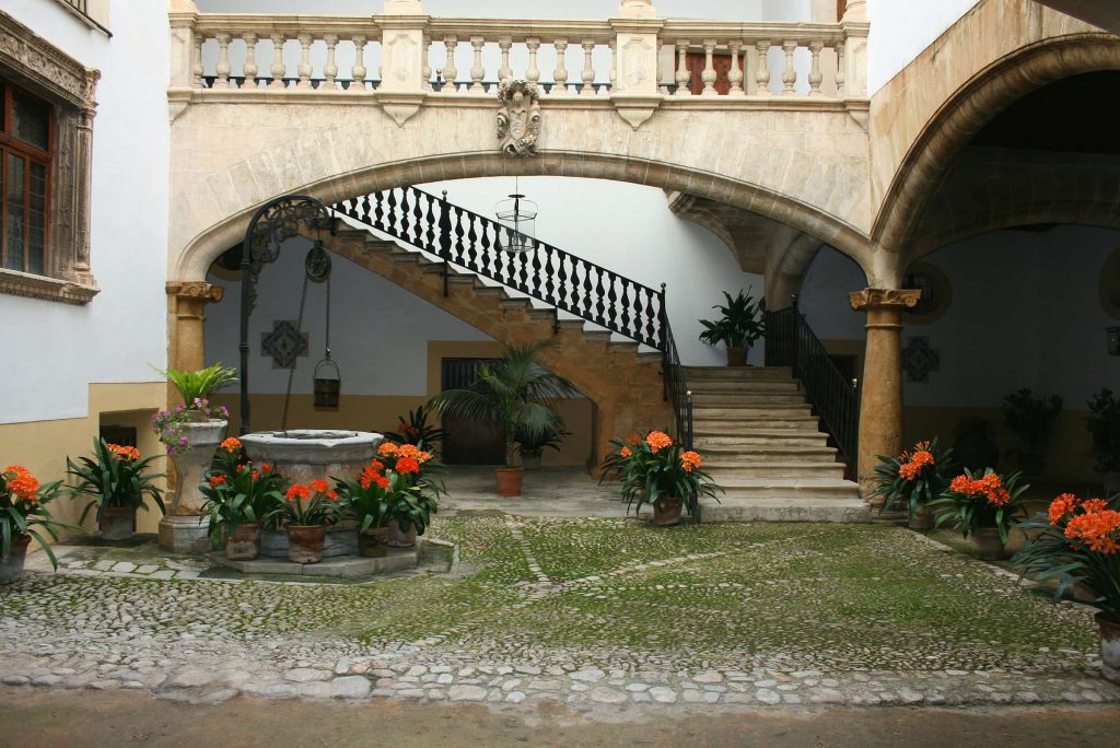 Innenhöfe in Palma: die architektonischen Spuren der mallorquinischen Aristokratie - Nivia Born Boutique Hotel